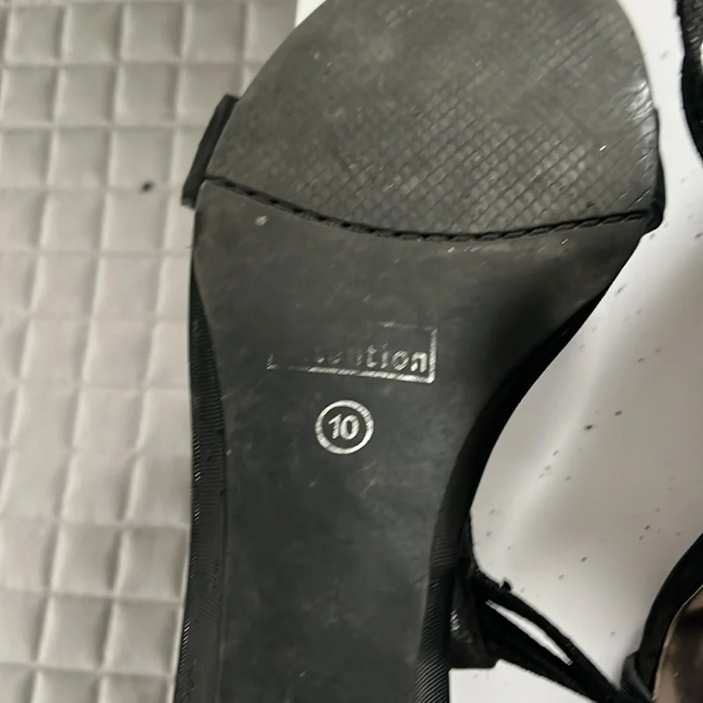 Attention Black Wedge Shoes with Classic Design - Picture 4 of 7